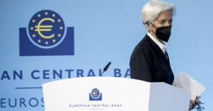 ΕΚΤ: Στη δίνη του πολέμου και την απειλή του στασιμοπληθωρισμού