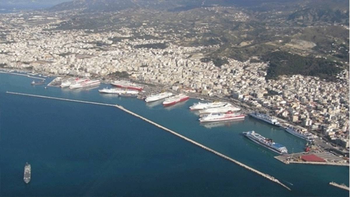 Στο λιμάνι της Πάτρας το πλοίο με το ύποπτο κρούσμα