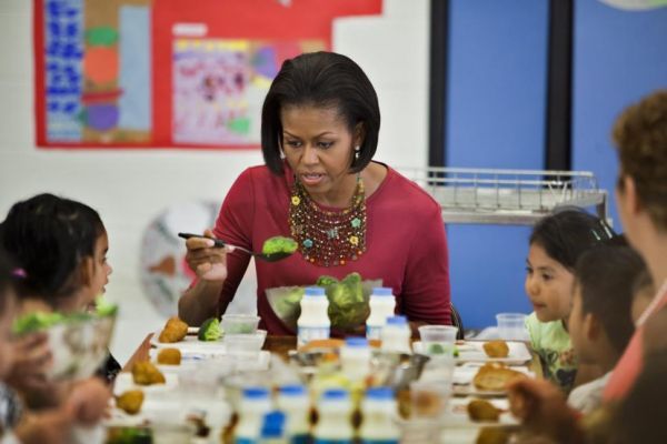 Γιατί σύσσωμο το Twitter "κράζει" τη Michelle Obama;
