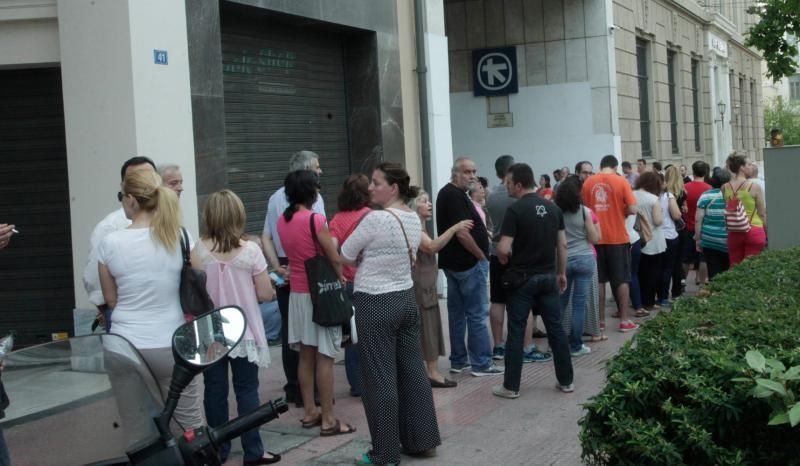 FT: Οι κλειστές τράπεζες τεράστια αποτυχία της ΕΕ