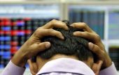 Φήμες για χρεοκοπία και υποβάθμιση από Fitch, τα έντοκα του Ιουλίου, η απογείωση του spread και η απαγόρευση του short selling γκρεμίζουν το Χ.Α.
