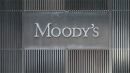 Moody’s: Αποφεύχθηκε η άτακτη χρεοκοπία, ελλοχεύουν όμως κίνδυνοι