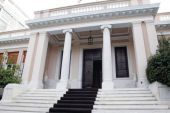 Κυβέρνηση: Η ΝΔ το έβαλε στα πόδια