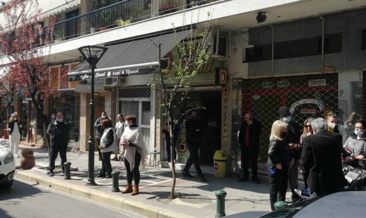 Τι απαντά η κυβέρνηση στο «αντάρτικο» των εμπόρων