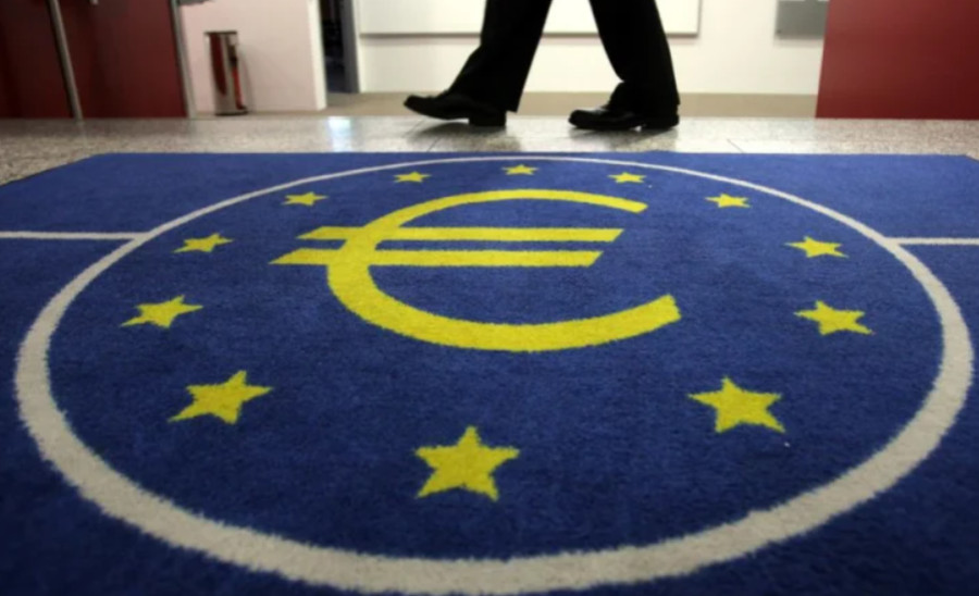 Στα πρόθυρα ύφεσης η ευρωζώνη-Στο 2,1% η ανάπτυξη στην Ελλάδα
