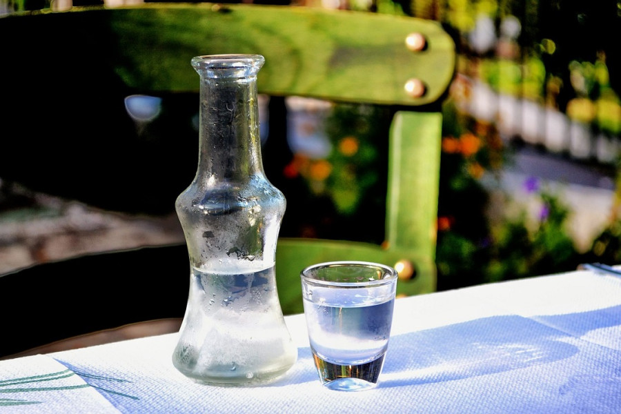 Ενέργεια, φόροι, γραφειοκρατία, γεωπολιτική και τάσεις «non alcohol» πρεσάρουν τα... τσίπουρα