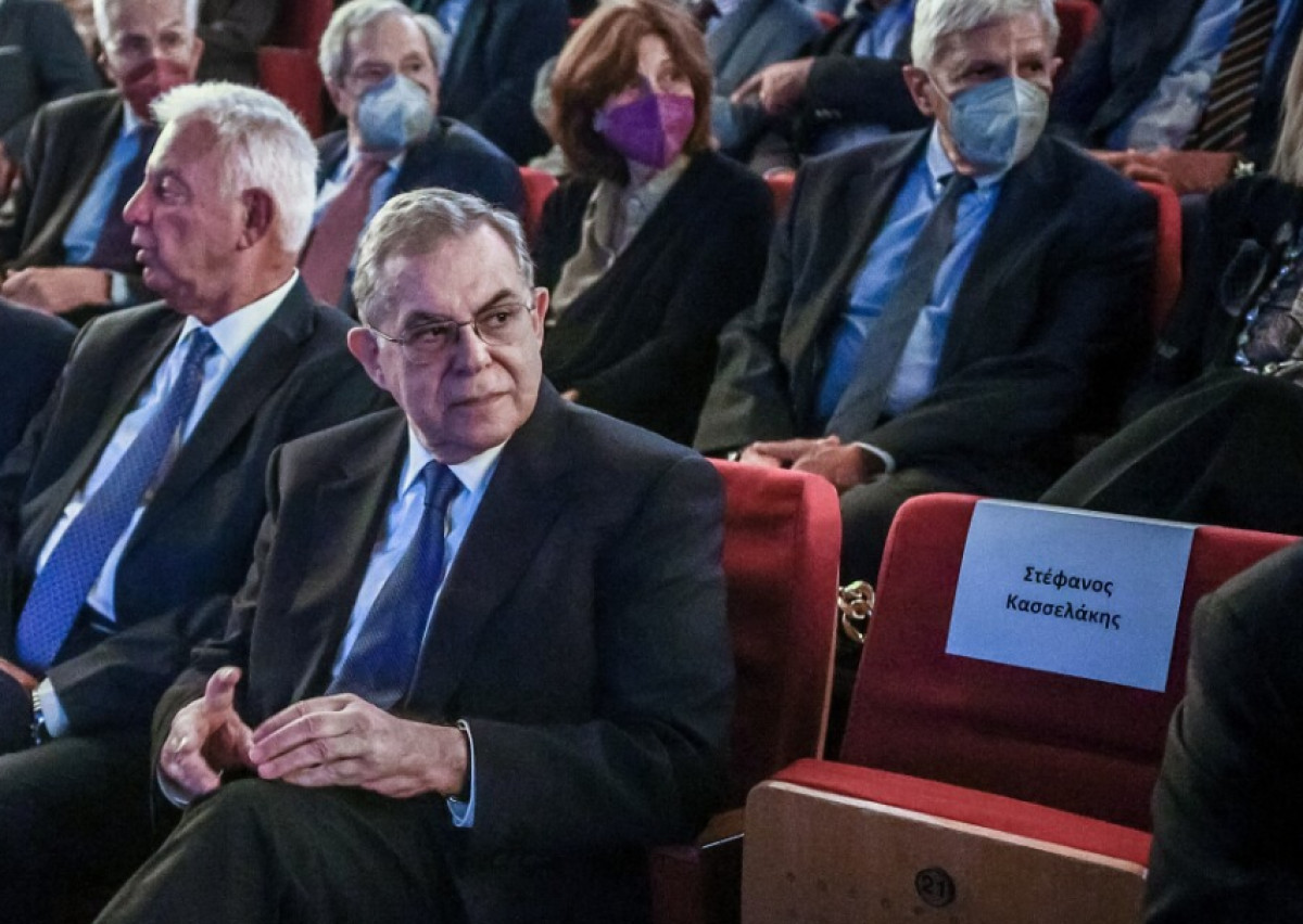 Έμεινε κενή η θέση Κασσελάκη στην εκδήλωση για τον Σημίτη
