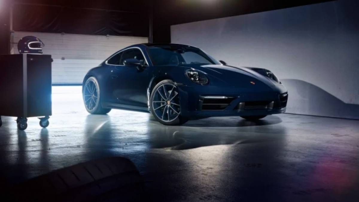 Η Porsche Carrera αποτίει φόρο τιμής στον θρυλικό οδηγό της F1Jacky Bernard Ickx
