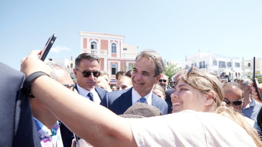 Οι... ανήσυχες μέρες του Αυγούστου και τα τύμπανα του πολιτικού πολέμου