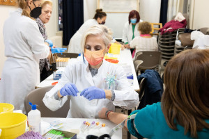 Δωρεάν αιματολογικοί έλεγχοι στις Λέσχες Φιλίας στις γειτονιές της Αθήνας