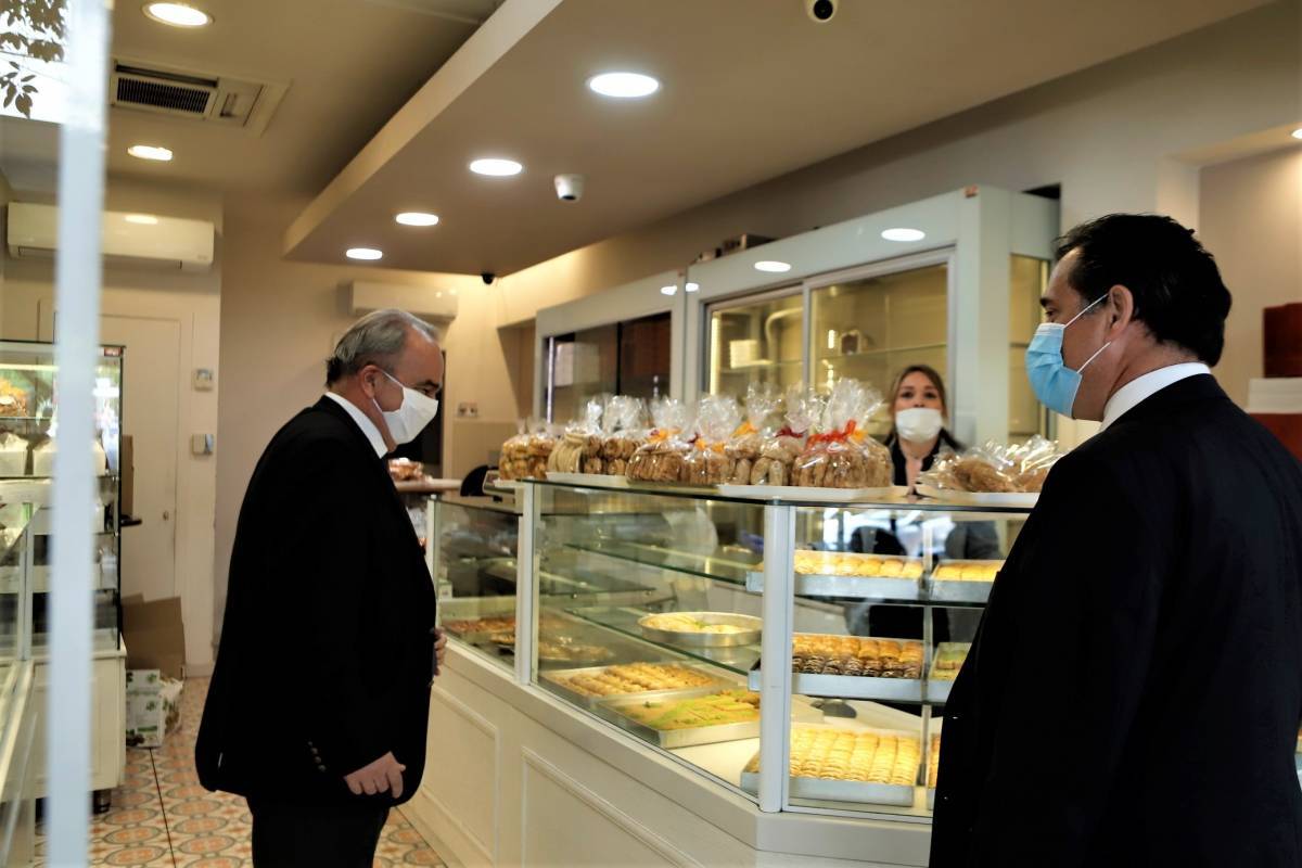 Αυτοψία Γεωργιάδη και Παπαθανάση σε εμπορικά καταστήματα στην Αθήνα (photos)
