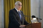 Επτά προτάσεις Καραμούζη ικανές «να ταρακουνήσουν τις αγορές»