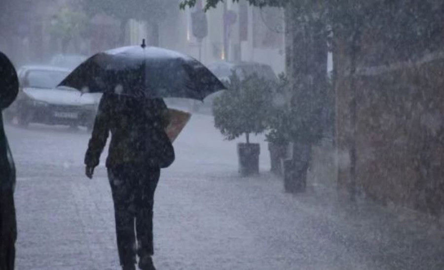 Ικαρία: Πτώσεις βράχων στο οδικό δίκτυο μετά τις σημερινές βροχοπτώσεις