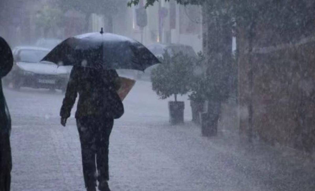 Ικαρία: Πτώσεις βράχων στο οδικό δίκτυο μετά τις σημερινές βροχοπτώσεις