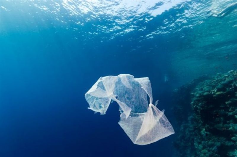 Για να σωθεί το Αιγαίο μπαίνει «χαράτσι» στην πλαστική σακούλα