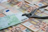 Μία μέρα προθεσμία για να κλείσουν τα μέτρα των 14 δισ. ευρώ
