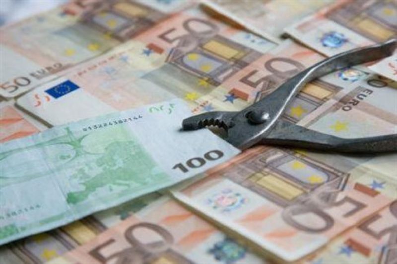 Μία μέρα προθεσμία για να κλείσουν τα μέτρα των 14 δισ. ευρώ