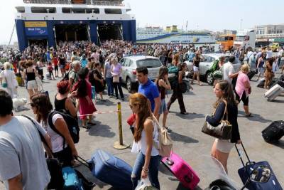 Αυξημένη η κίνηση στα λιμάνια - Μέτρα για διευκόλυνση επιβατών