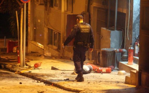 Επιθέσεις με μολότοφ στα γραφεία του ΠΑΣΟΚ
