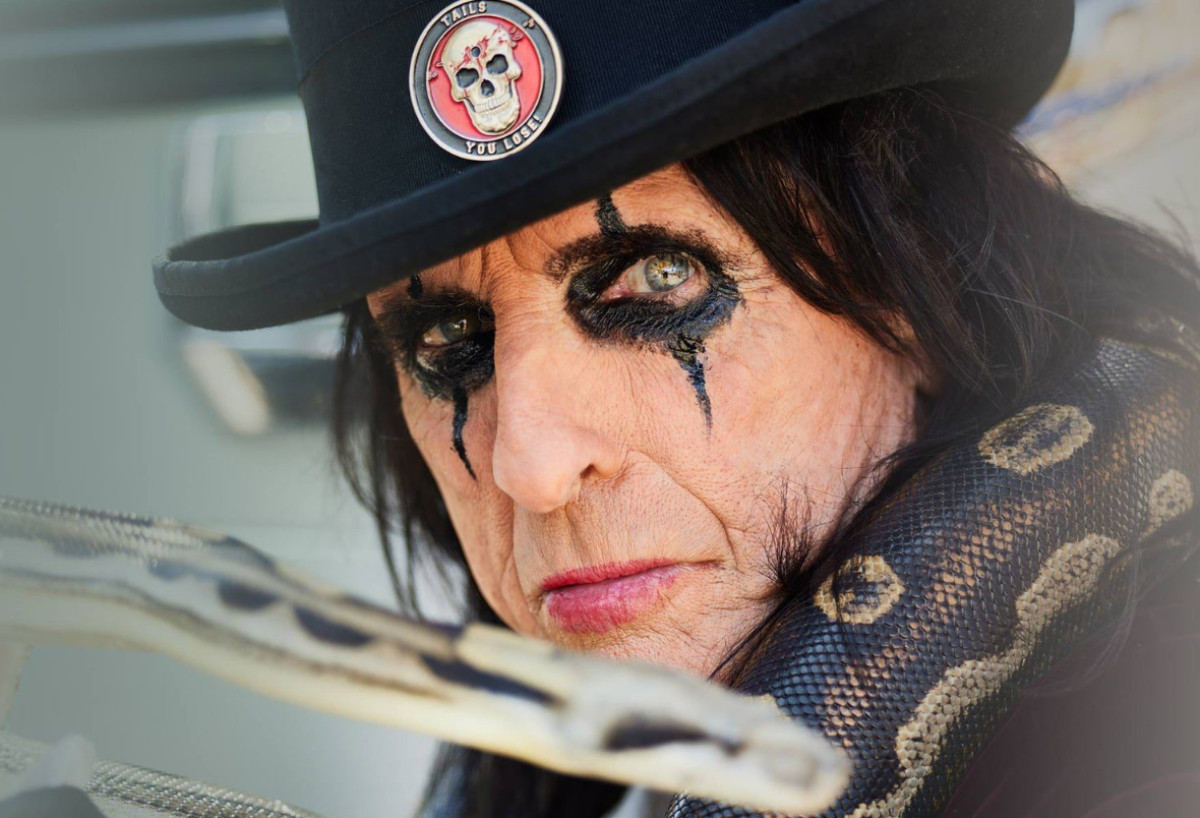 Από το School’s out μέχρι το Poison: 10 ύμνοι του Alice Cooper που θα ακούσουμε στο Rockwave