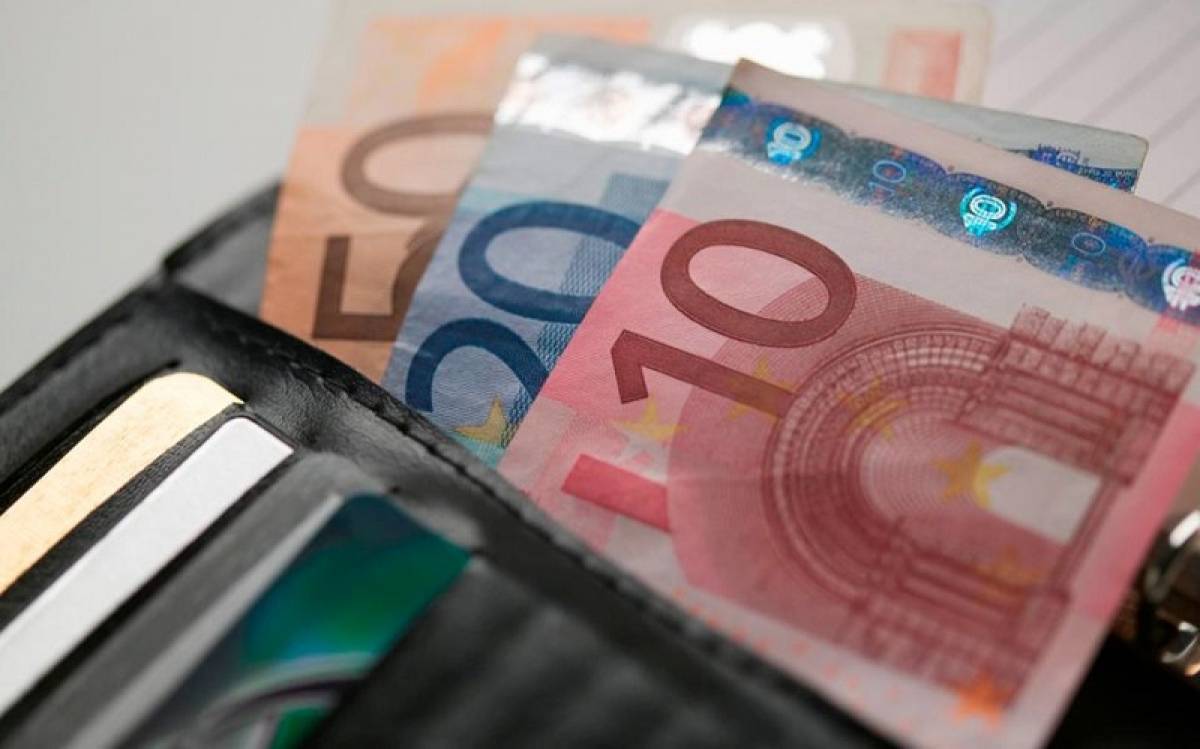 Κατά 2,7% μειώθηκε το εισόδημα των νοικοκυριών το 2020
