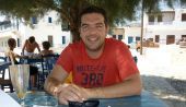 Ο Αλέξης ψήφισε το μνημόνιο και "πετάχτηκε" μέχρι τη Μήλο