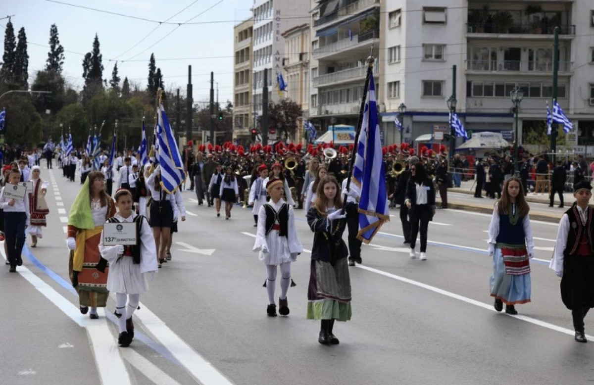 Ολοκληρώθηκε η μαθητική παρέλαση με 230 σχολεία- Το μήνυμα Πιερρακάκη