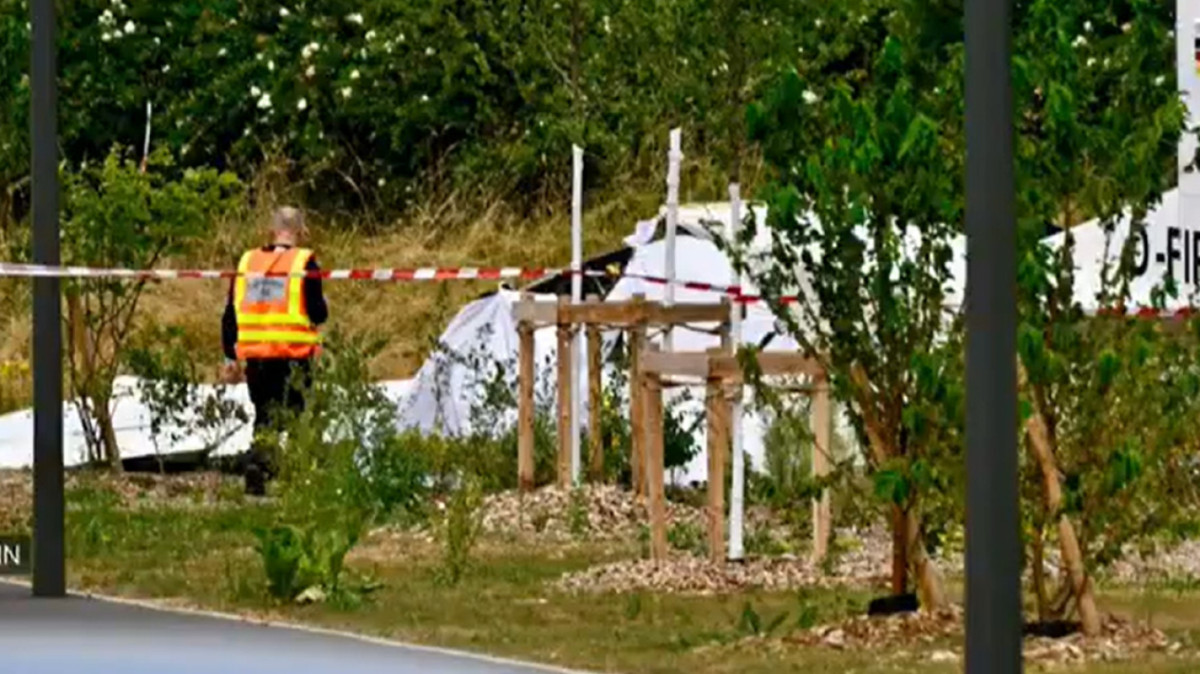 Τραγωδία στη Γαλλία: 11 νεκροί από συντριβή αεροσκάφους εκπαίδευσης αλεξιπτωτιστών