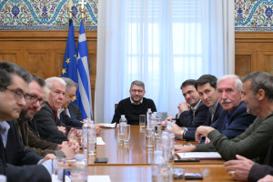 Συνάντηση Ανδρουλάκη με ΑΔΕΔΥ για επαναφορά του 13ου μισθού