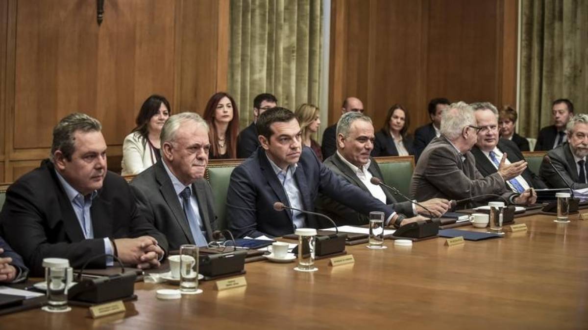 Προς μετάθεση ο ανασχηματισμός, λόγω... διακοπών και προστριβών