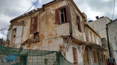 ΥΠΕΝ: Σχέδιο άμεσης αντιμετώπισης για τα ετοιμόρροπα κτίρια