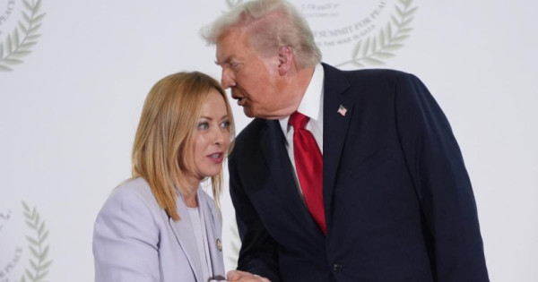 Τραμπ: Η Μελόνι με ικέτευε για μία φωτογραφία –Τον διαψεύδει η Ιταλίδα πρωθυπουργός