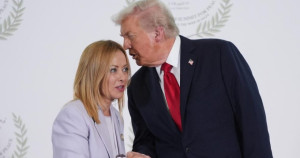 Τραμπ: Η Μελόνι με ικέτευε για μία φωτογραφία –Τον διαψεύδει η Ιταλίδα πρωθυπουργός
