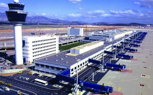 Φωτιά σε υπαίθριο χώρο στο αεροδρόμιο «Ελευθέριος Βενιζέλος»