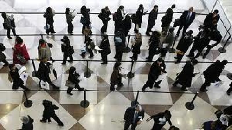 Έναρξη αποκλιμάκωσης της ανεργίας από εφέτος "βλέπει" η ΤτΕ- Τεράστιο το κόστος της ύφεσης