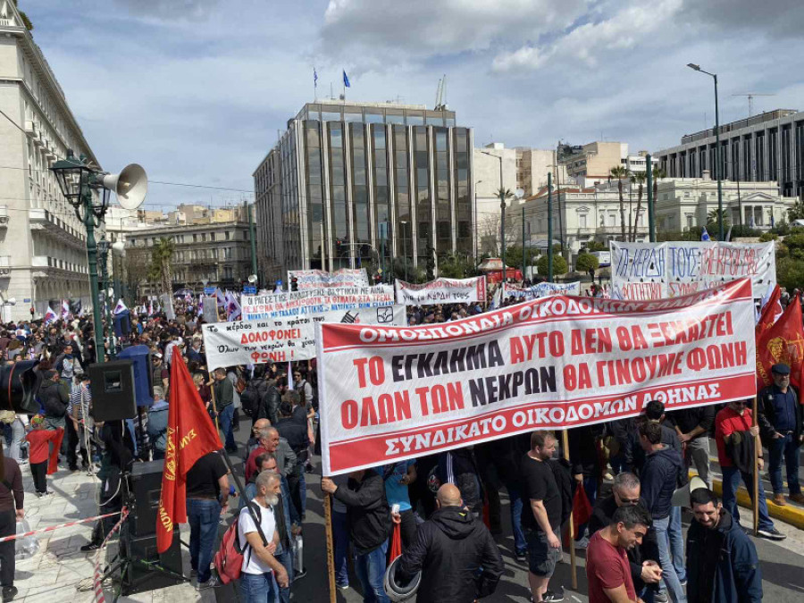 Συλλαλητήριο για τα Τέμπη- Σύνταγμα: Δέκα προσαγωγές και δύο συλλήψεις