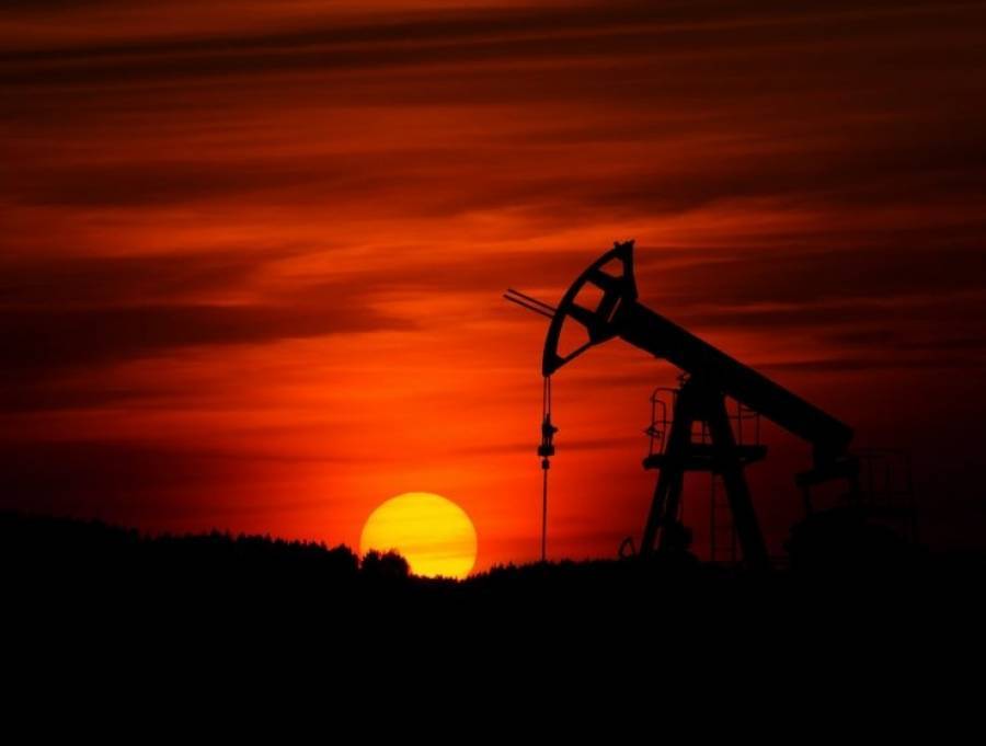 Σε περιδίνηση το πετρέλαιο λόγω ανόδου των αμερικανικών αποθεμάτων