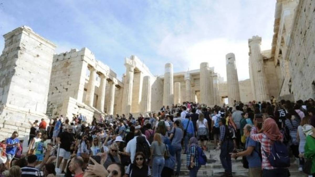 Ξεπέρασαν τα 17,5 δισ. ευρώ οι ταξιδιωτικές εισπράξεις στο δεκάμηνο