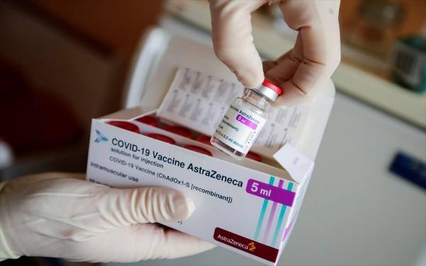 ΕΟΦ- AstraZeneca: Νέα οδηγία για τους επαγγελματίες υγείας