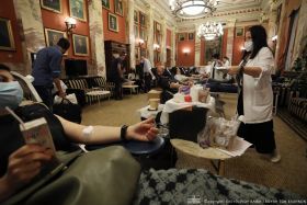 Βουλή: Εθελοντική αιμοδοσία- Καμπάνια ευαισθητοποίησης των υπαλλήλων για τον εμβολιασμό