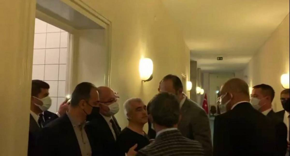 Ελεύθερος ο Γκεργκερλίογλου μετά τη σύλληψή του στην τουρκική βουλή