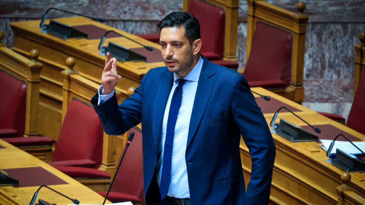 Βουλή: Υπερψηφίστηκε το νομοσχέδιο για τις Μεταφορές – Αντιδρούν τα ταξί για τις ψηφιακές άδειες