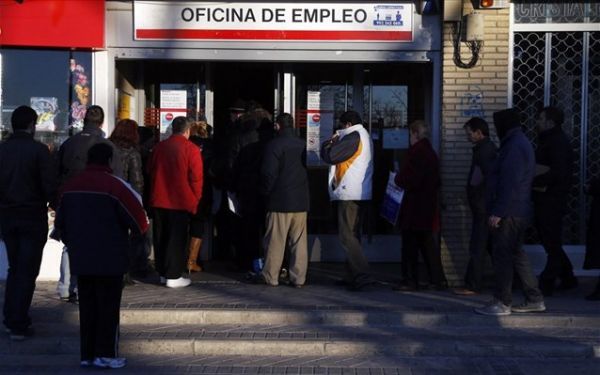 Μειωμένος ο αριθμός των εγγεγραμμένων ανέργων στην Ισπανία τον Δεκέμβριο