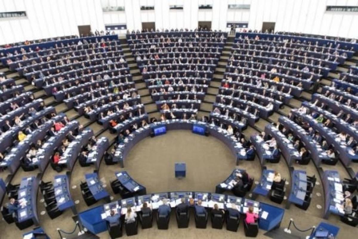 Ευρωκοινοβούλιο: Απαράδεκτο να μειωθεί ο μακροπρόθεσμος προϋπολογισμός