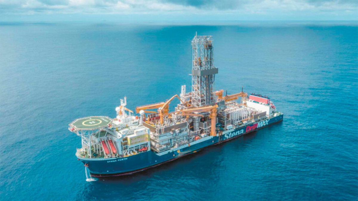 ΥΠΕΝ: Η ExxonMobil παγώνει τις έρευνες στην Κρήτη για να επισπεύσει γεώτρηση στο Ιόνιο