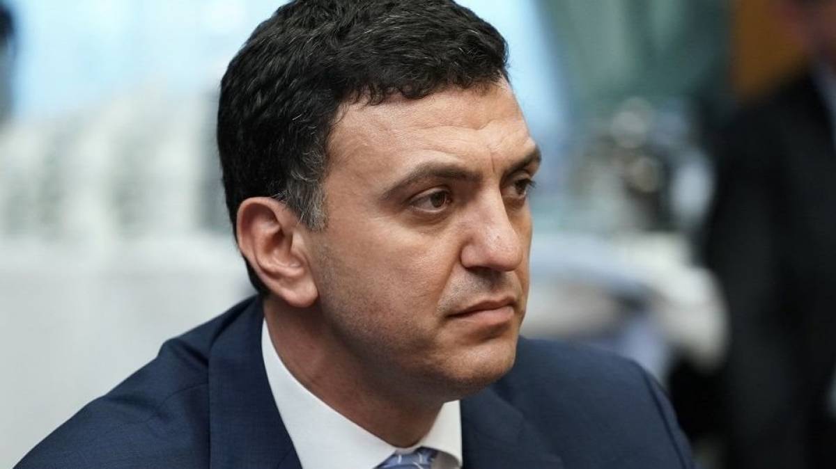Κικίλιας: Τρεις άμεσες δράσεις προς ανακούφιση όσων ζουν με HIV