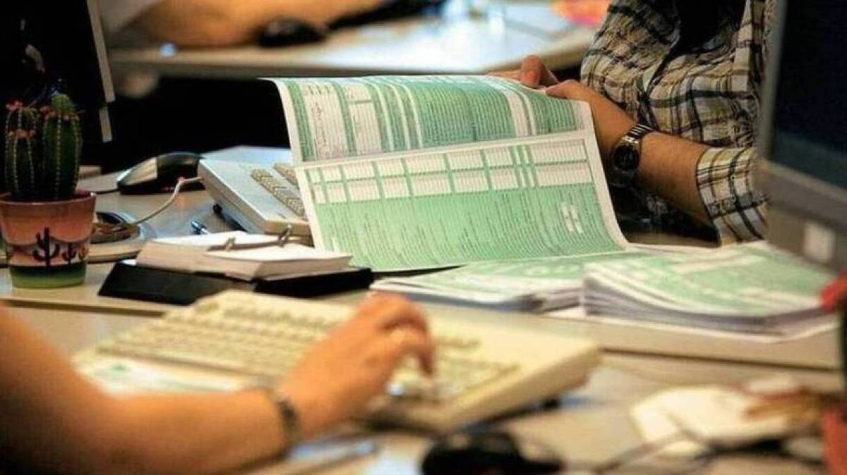 Οι φορολογούμενοι εργάζονται έξι μήνες κατ'έτος για φόρους και εισφορές