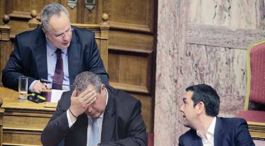 Δεν πέφτει η κυβέρνηση. Αλλά πόσο (και πώς) μπορεί να αντέξει;