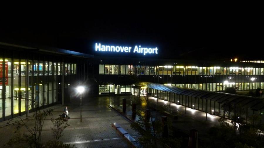 Γερμανία: Όχημα εισέβαλε στο αεροδρόμιο του Ανόβερου