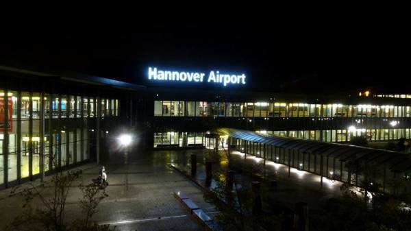 Γερμανία: Όχημα εισέβαλε στο αεροδρόμιο του Ανόβερου